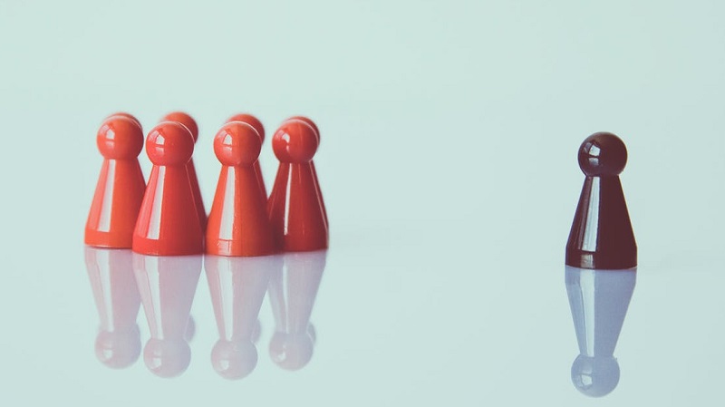 Keine gute Idee: Problemstellungen in nicht funktionierenden selbstorganisierten Teams mit Hierarchie lösen 